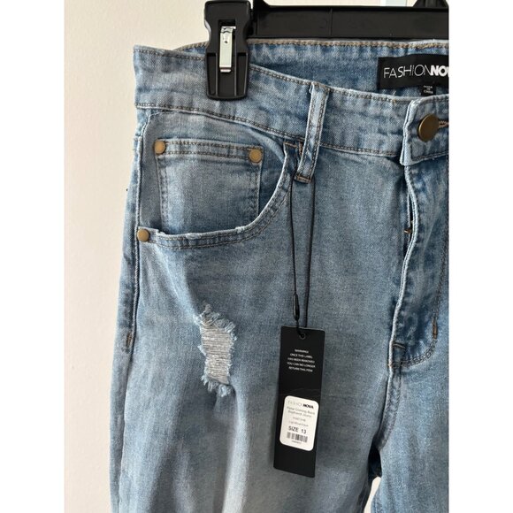 NWT Boyfriend Jeans 13 Light Wash Distressed Cropped Streetwear Festival Grunge - Picture 11 of 15